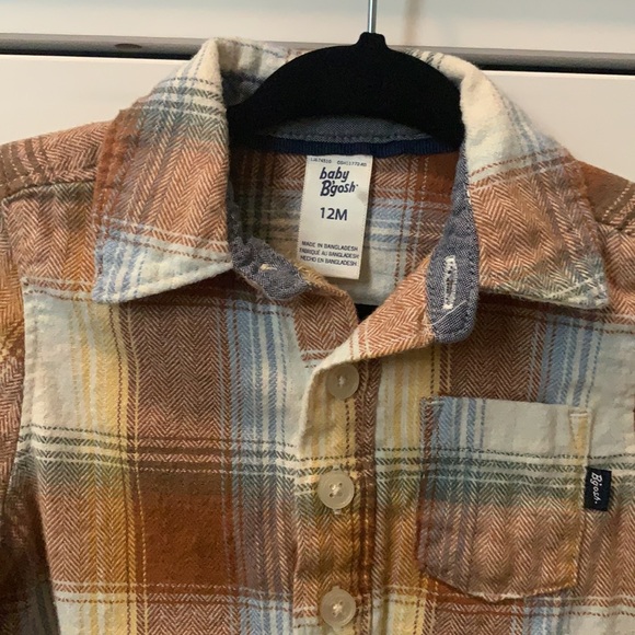 OshKosh | Boys Brown Flannel Bodysuit - Picture 2 of 4
